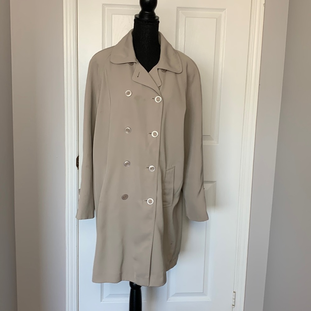 Classique Light Double Breasted Spring/Fall Coat/Outwear